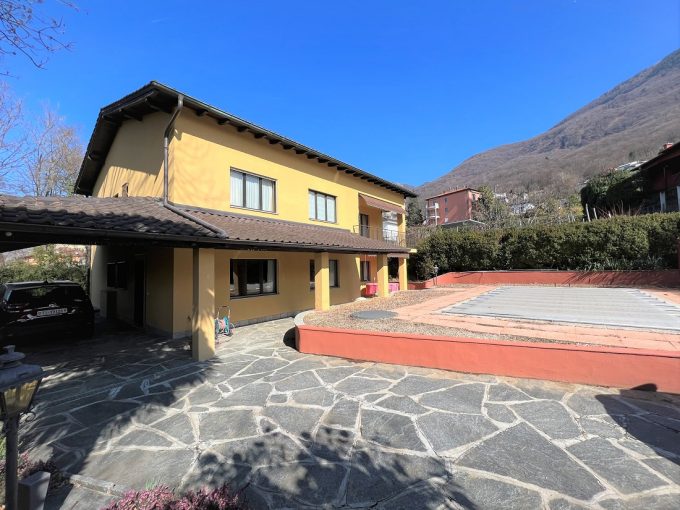 Favolosa Villa unifamiliare con piscina a Davesco-Soragno